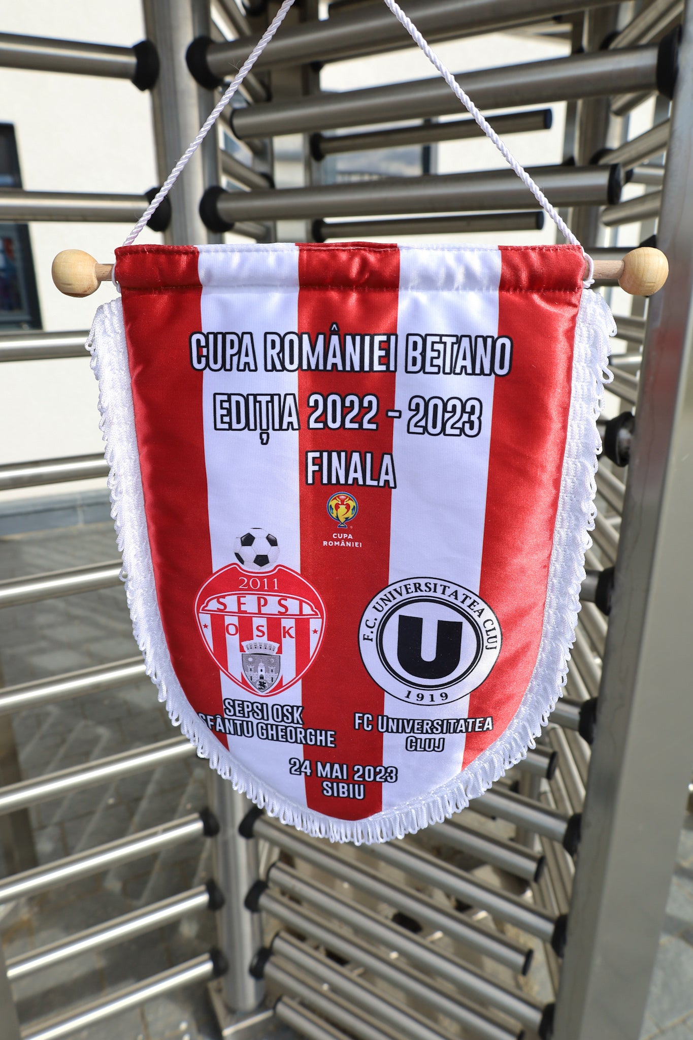 OFFICIAL ROMANIA CUP FLAG WITH STRING AND WOODEN DETAIL